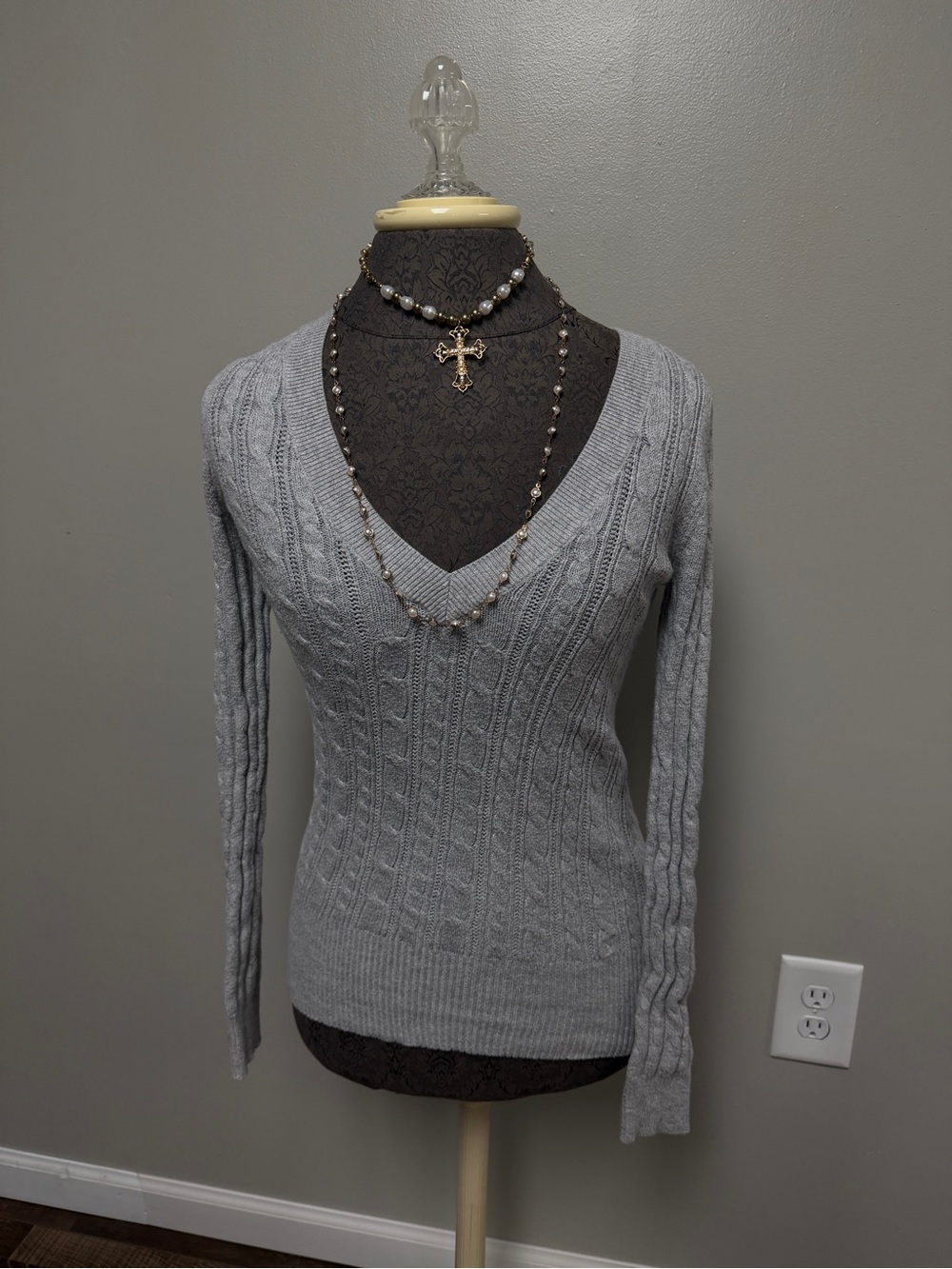 American Eagle Outfitters Light Gray V-Neck Cable Knit Sweater